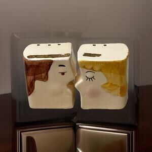 Vintage Kissing Couple Salt & Pepper Shaker Set We're A Perfect Match Taiwan 80s